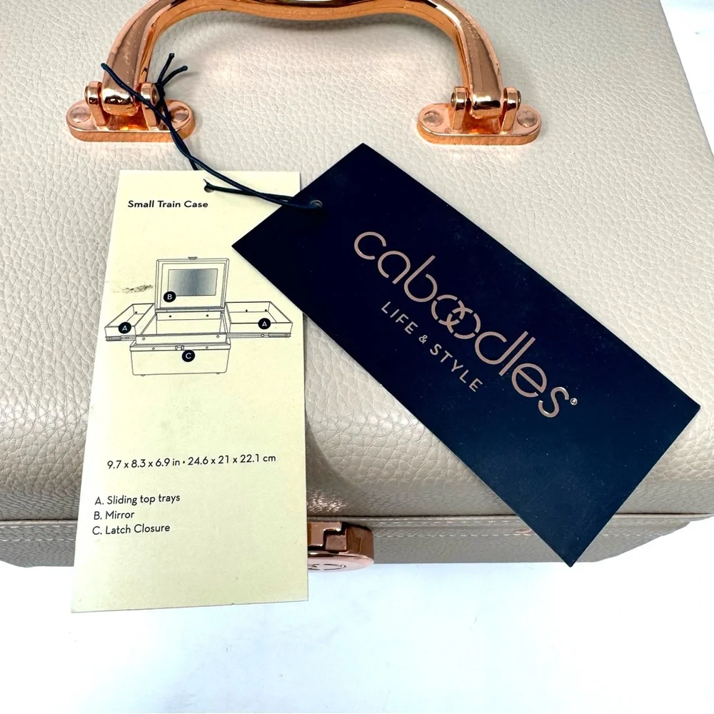 CABOODLES Lifestyle train case, NWT